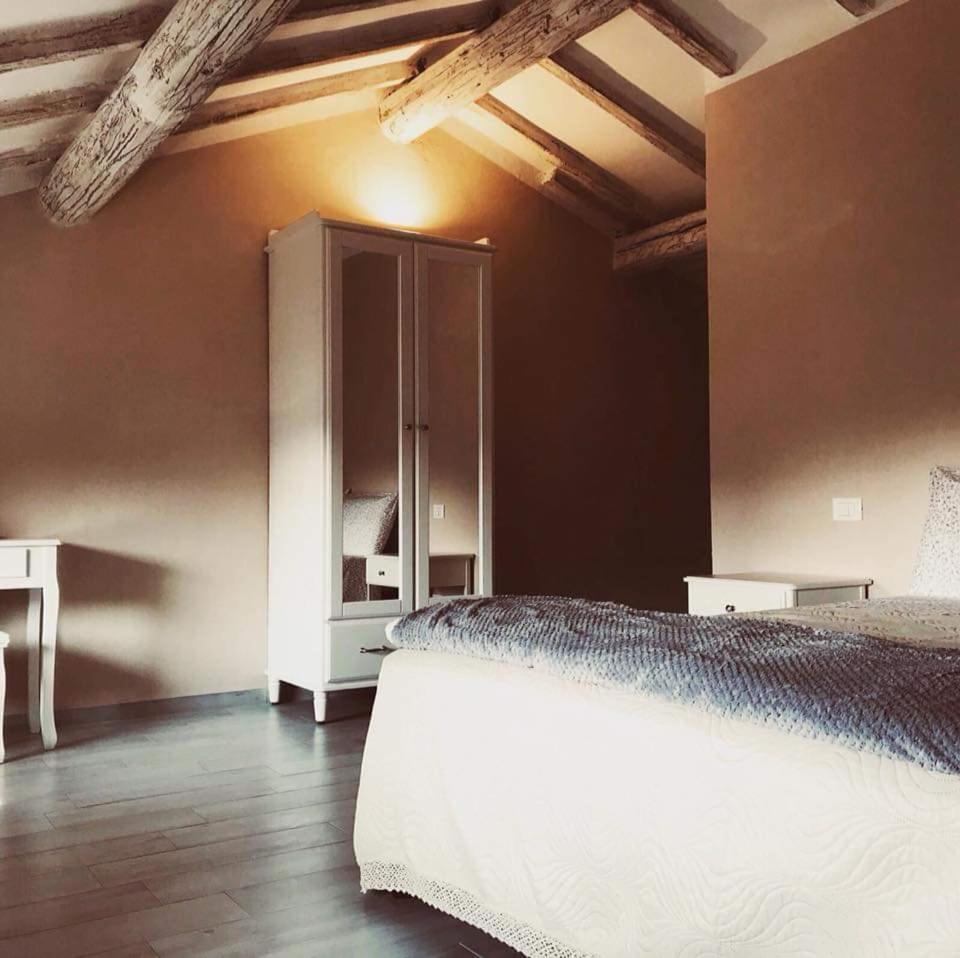 700Enolocanda Santa Giuletta Bagian luar foto